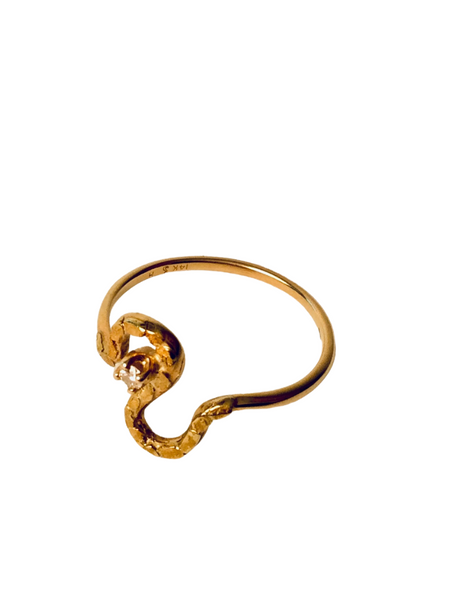 CURVE RING W/NUGGET AND DIAMOND
