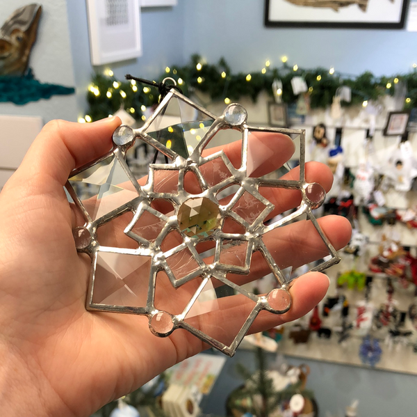 SMALL BEVELED SNOWFLAKE GREEN CENTER