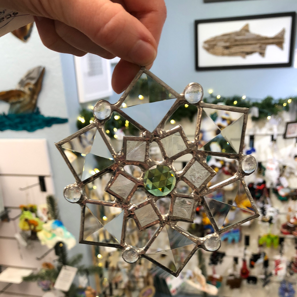SMALL BEVELED SNOWFLAKE GREEN CENTER