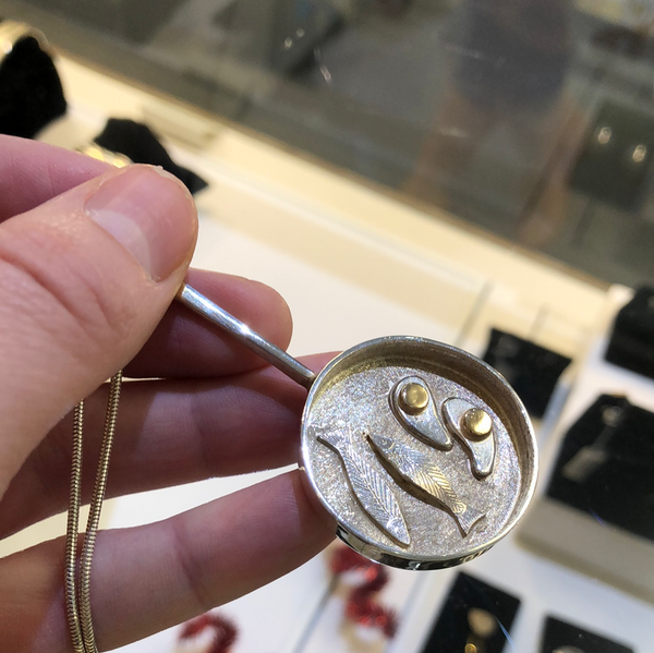 FRYING PAN NECKLACE WITH GOLD