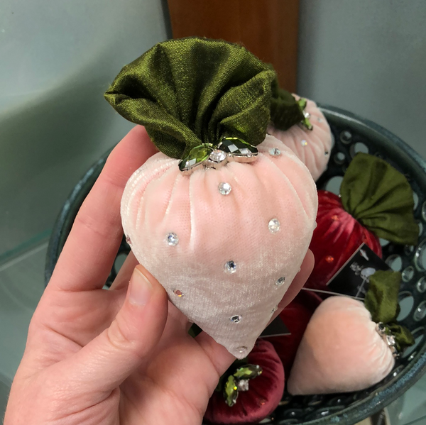 MEDIUM BLUSH CRYSTAL STRAWBERRY
