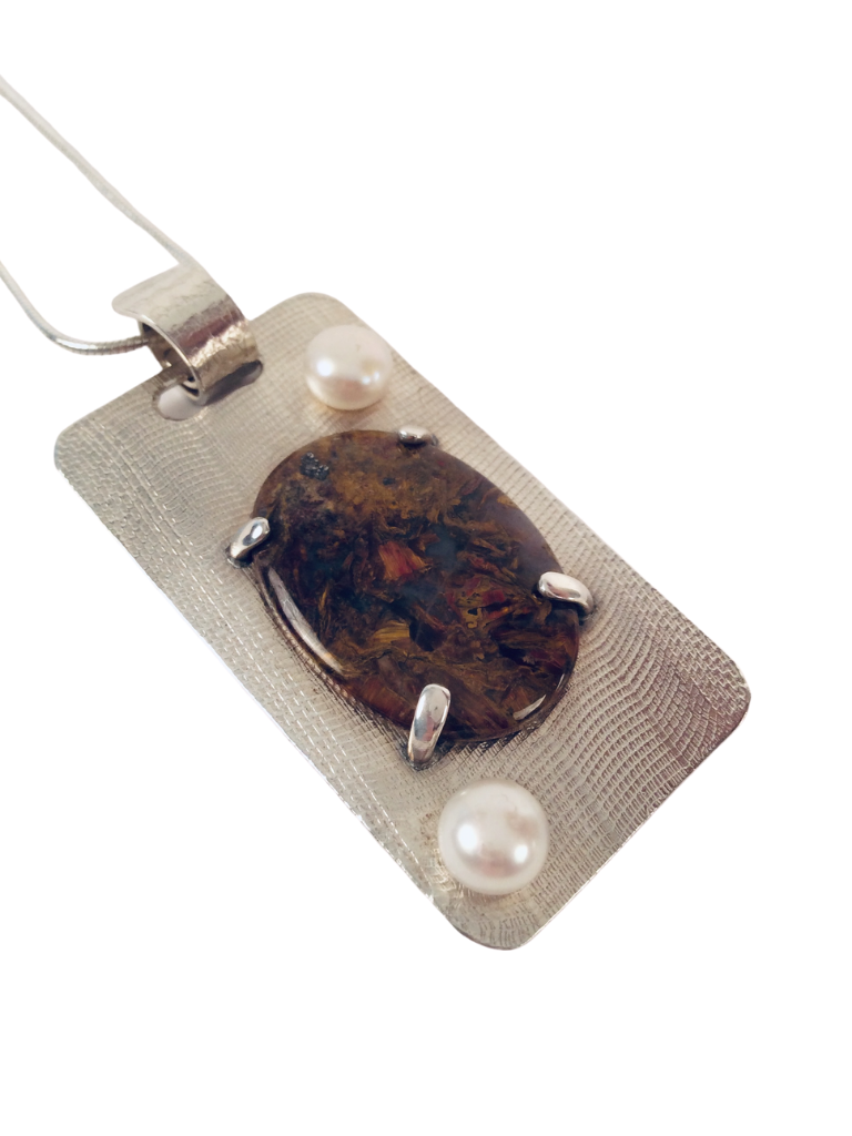 PIETERSITE  WITH PEARL PENDANT