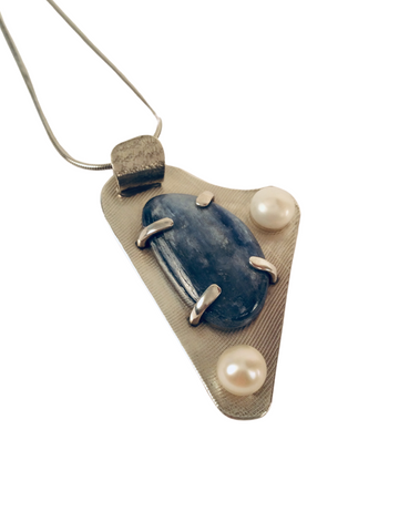KYANITE PENDANT WITH PEARLS