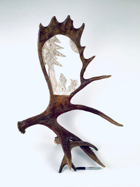 MIDNIGHT VOICE HOWLING WOLF STANDING ANTLER CARVING