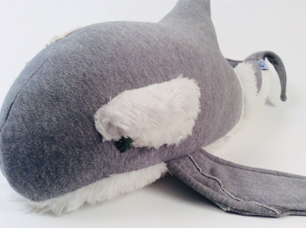 GRAY AND FUZZY MEDIUM ORCA