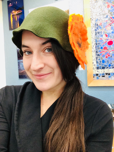 FELTED HAT OLIVE GREEN W ORANGE FLOWER