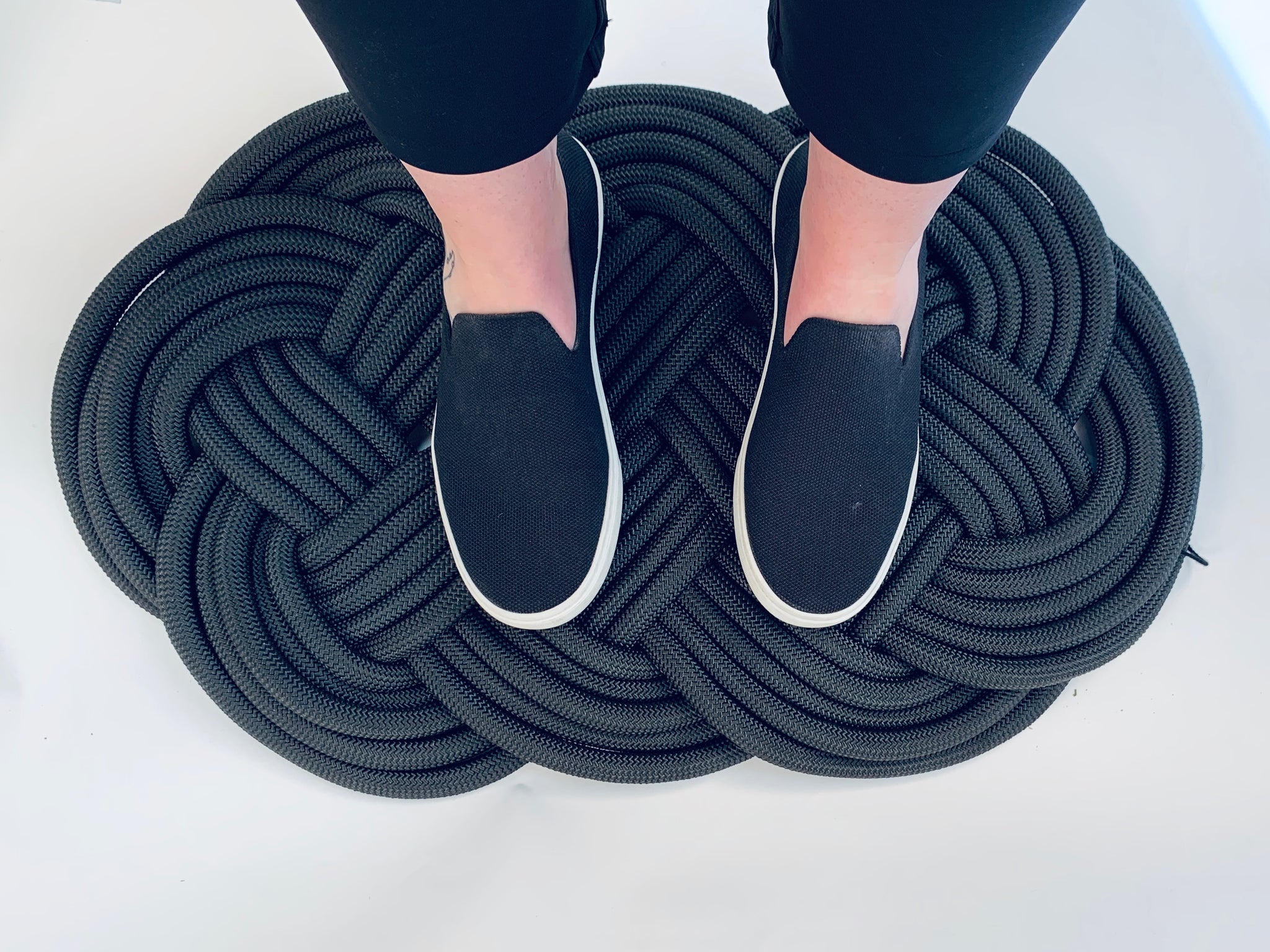 BLACK KNOT RUG