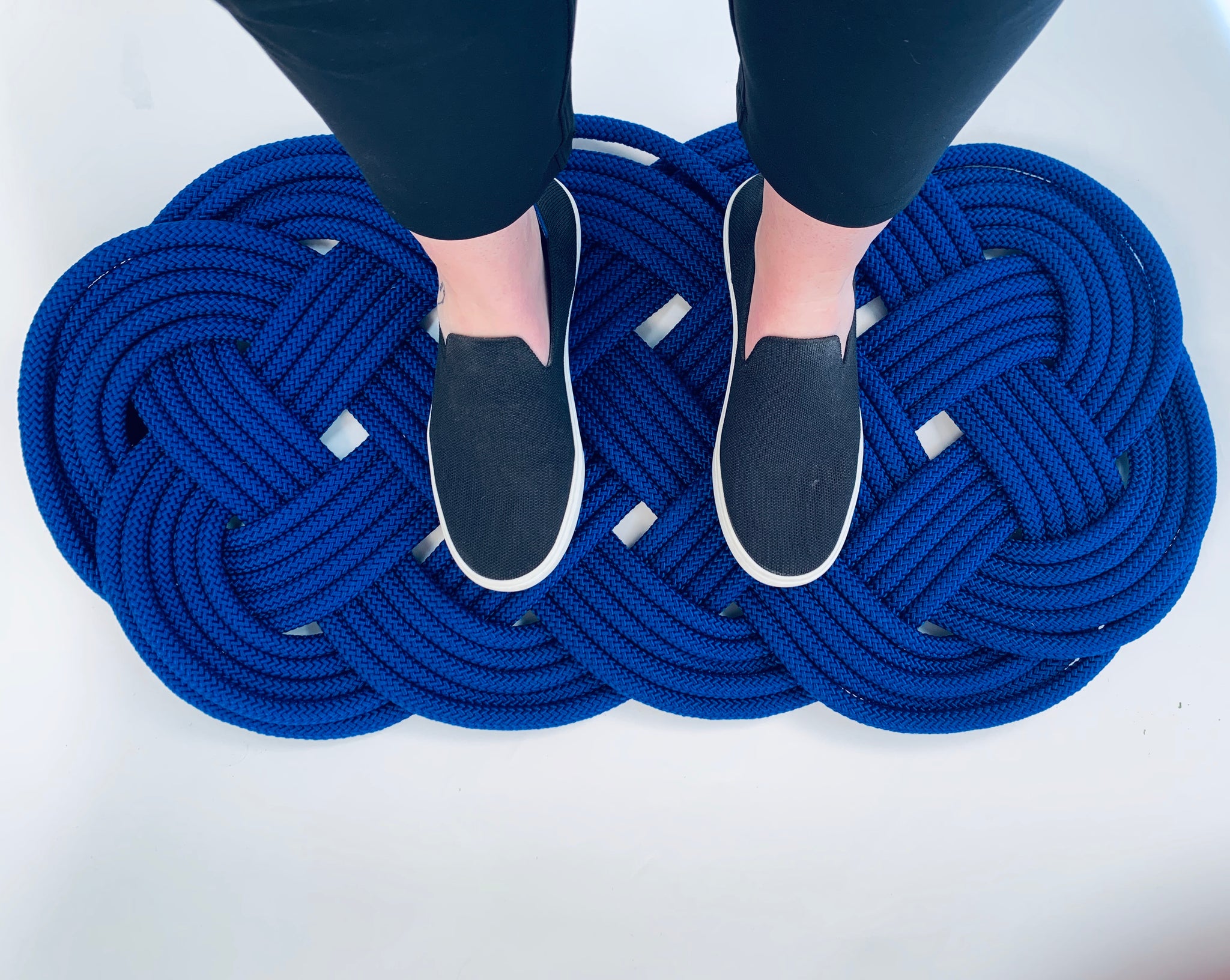 LARGE BLUE KNOT RUG