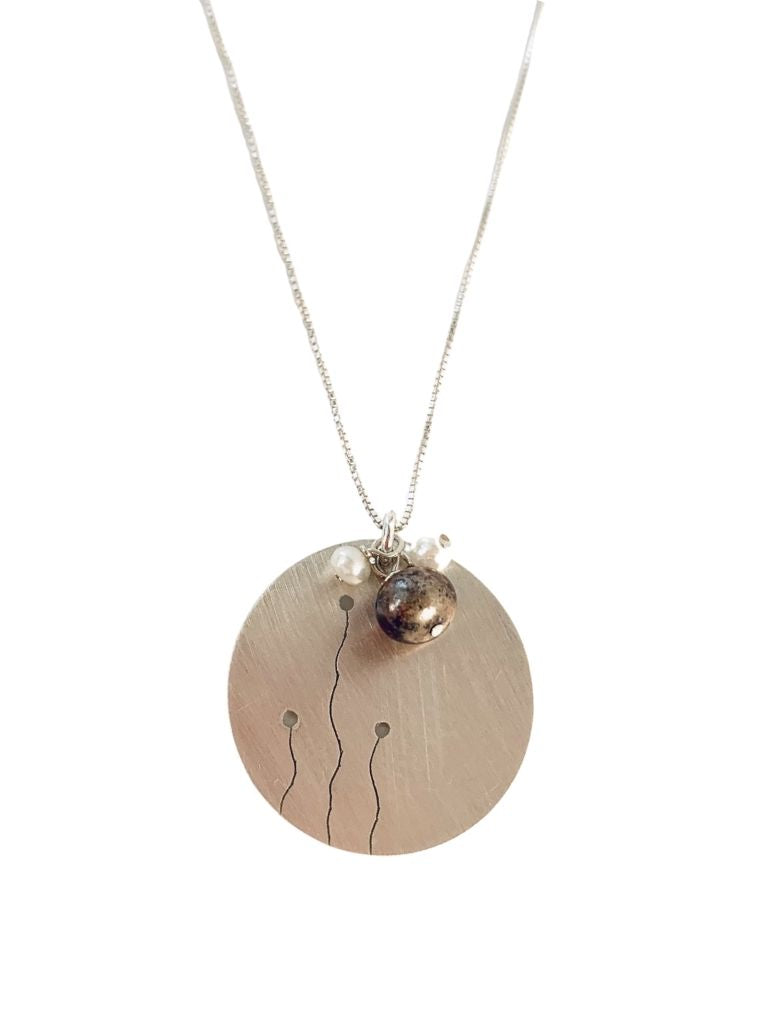 SIMPLE SQUIGGLES CUT DISC NECKLACE