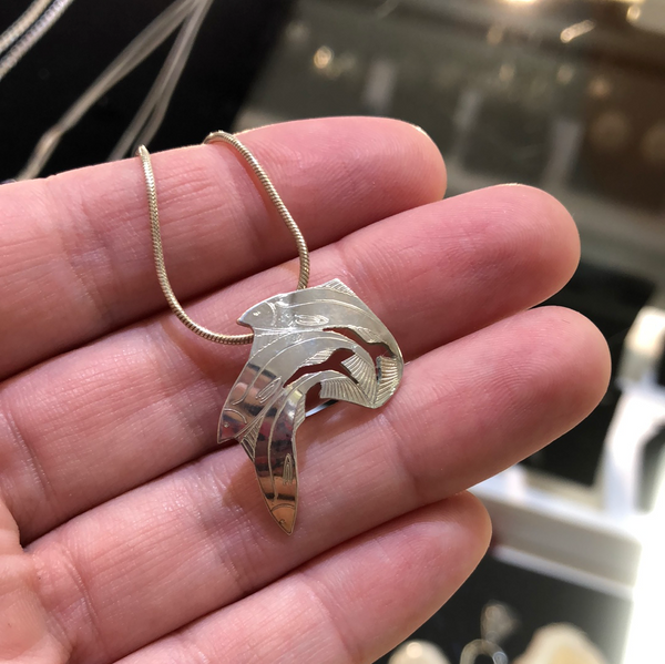 THREE FISH JUMPING NECKLACE